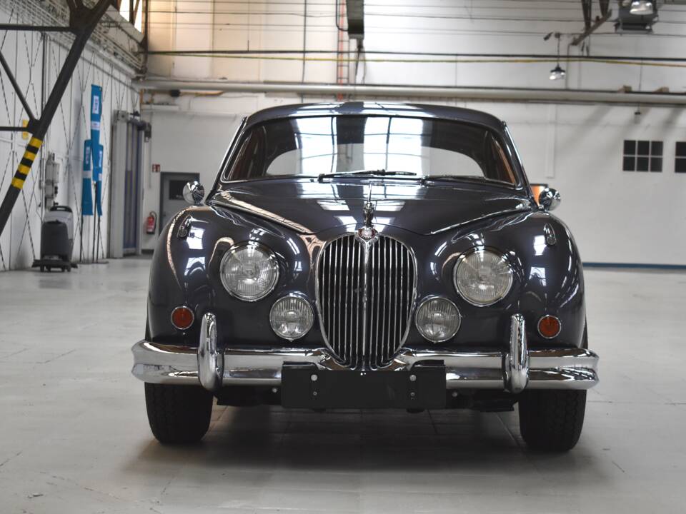 Image 2/39 of Jaguar Mk II 3.8 (1960)
