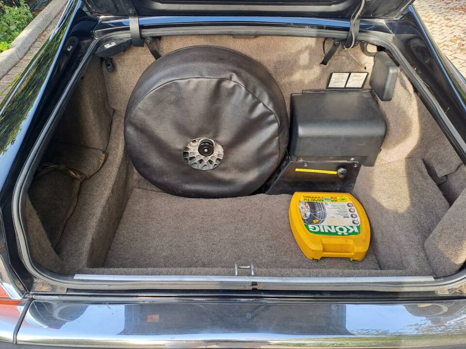 Image 17/40 of Jaguar XJ-S 3.6 (1987)