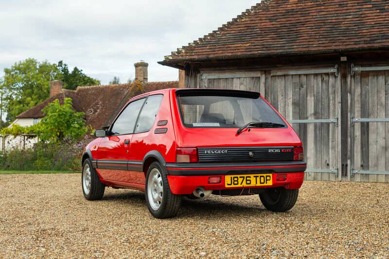 Immagine 37/50 di Peugeot 205 GTi 1.9 (1991)