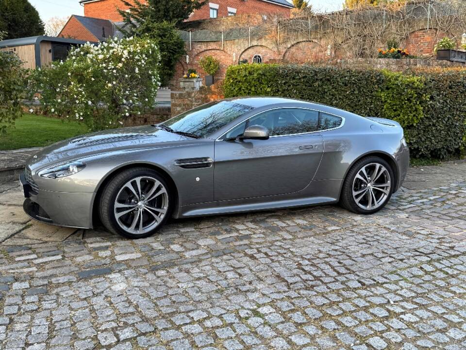 Afbeelding 34/49 van Aston Martin V12 Vantage (2009)