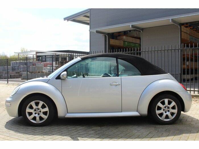 Imagen 5/7 de Volkswagen New Beetle 1.6 (2003)