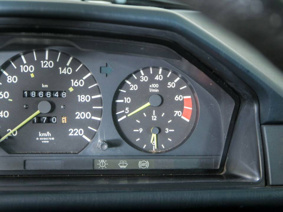 Bild 21/50 von Mercedes-Benz 230 E (1985)