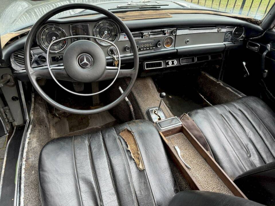 Image 12/36 of Mercedes-Benz 280 SL (1970)