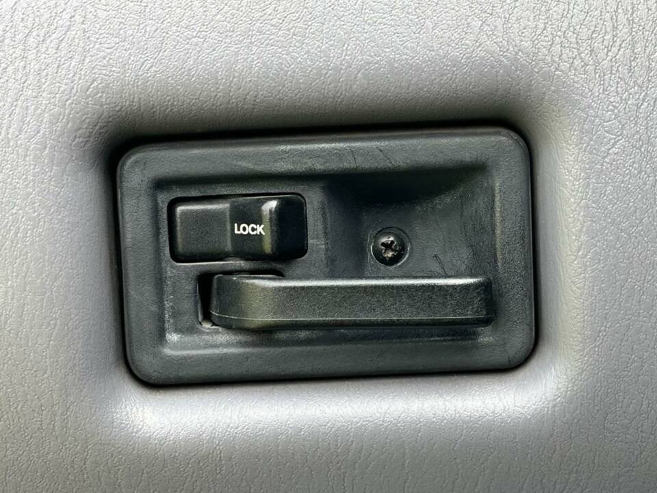 Image 33/38 of Jeep Wrangler Sport Hardtop 2.5 (1997)