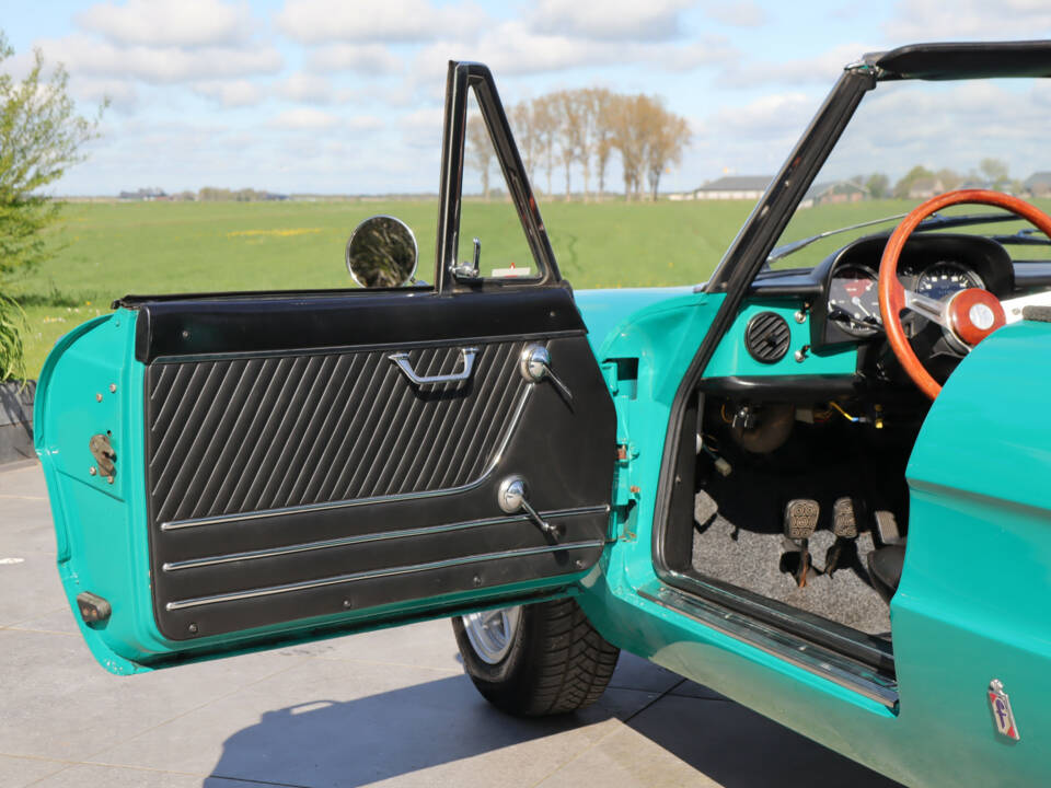 Image 10/50 of Alfa Romeo 1750 Spider Veloce (1969)