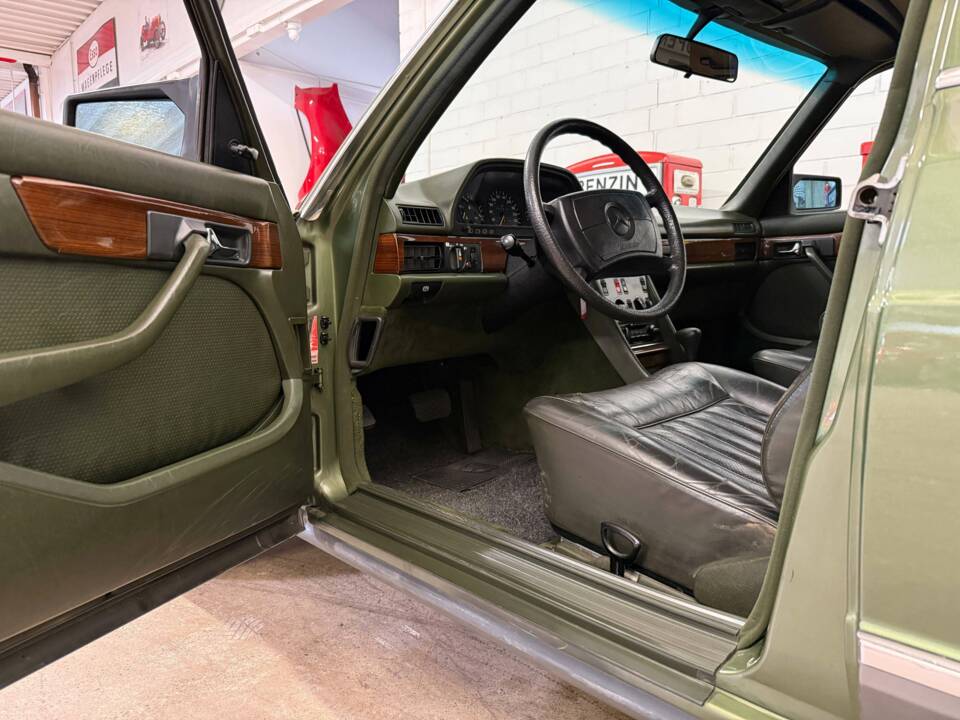 Image 7/19 of Mercedes-Benz 280 SEL (1983)