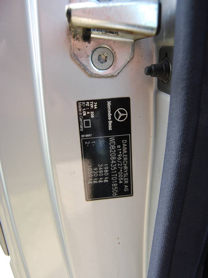 Image 36/46 of Mercedes-Benz CLK 200 (1999)