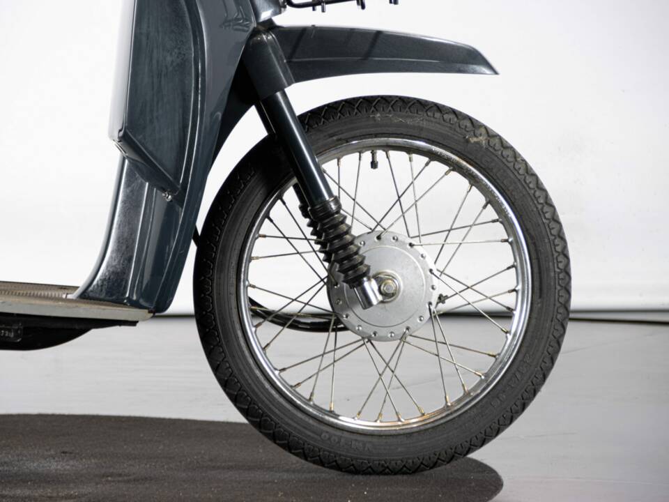 Image 26/44 of Honda SH 50 Fifty (1987)