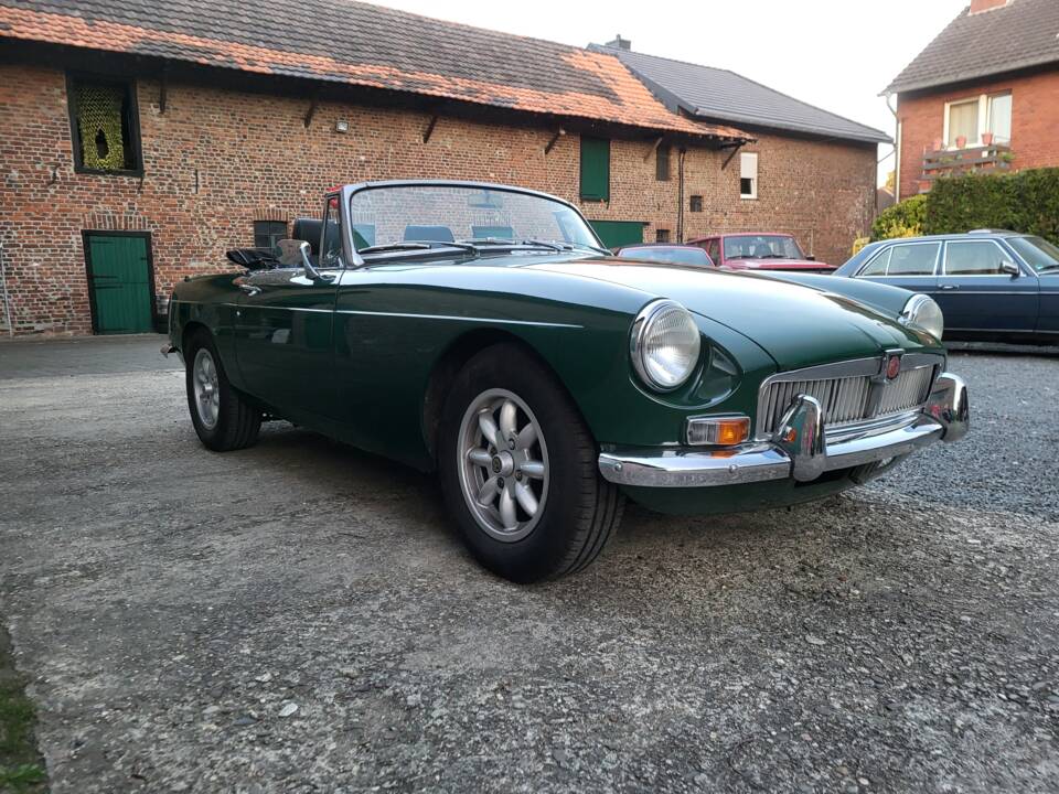 Image 13/58 of MG MGB (1971)