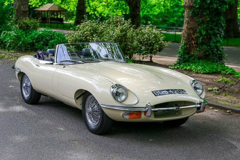 Image 46/50 de Jaguar E-Type (1969)