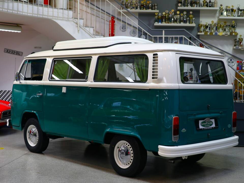 Bild 9/38 von Volkswagen T2b Camper (1974)