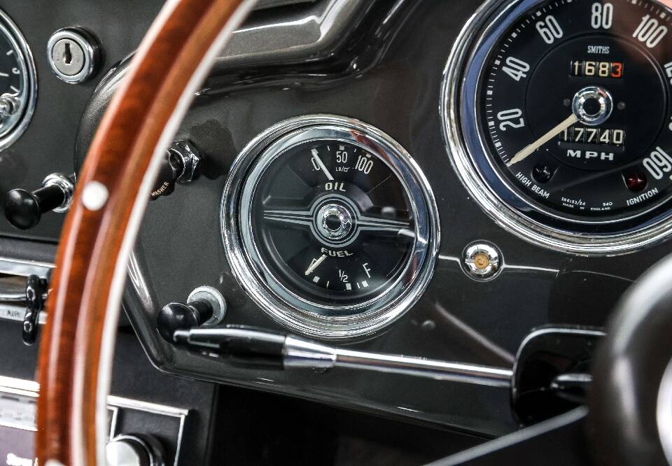 Afbeelding 28/30 van Aston Martin DB 4 (1959)