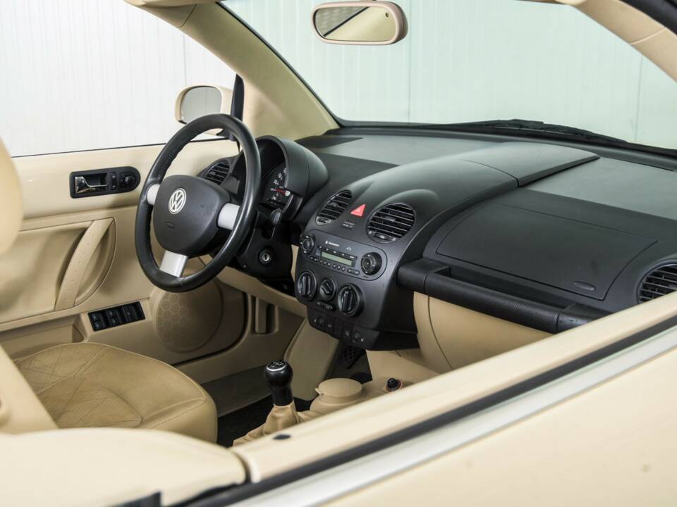 Bild 33/50 von Volkswagen New Beetle 1.6 (2003)