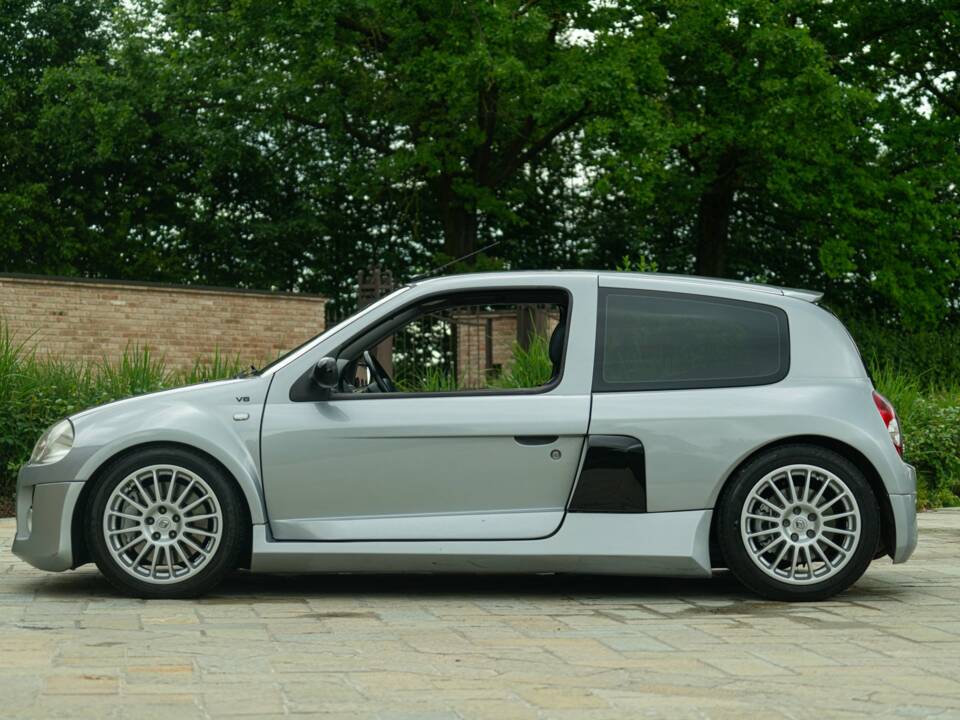 Image 5/50 of Renault Clio II V6 (2002)