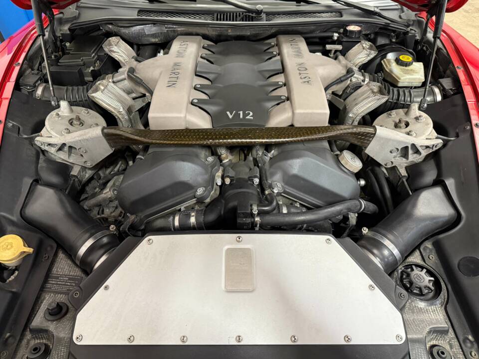 Immagine 5/18 di Aston Martin V12 Vanquish (2003)