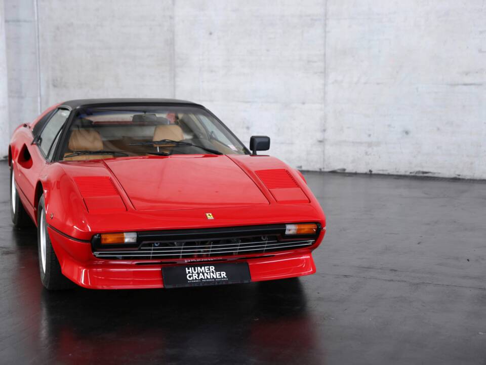 Image 14/50 of Ferrari 308 GTSi (1982)