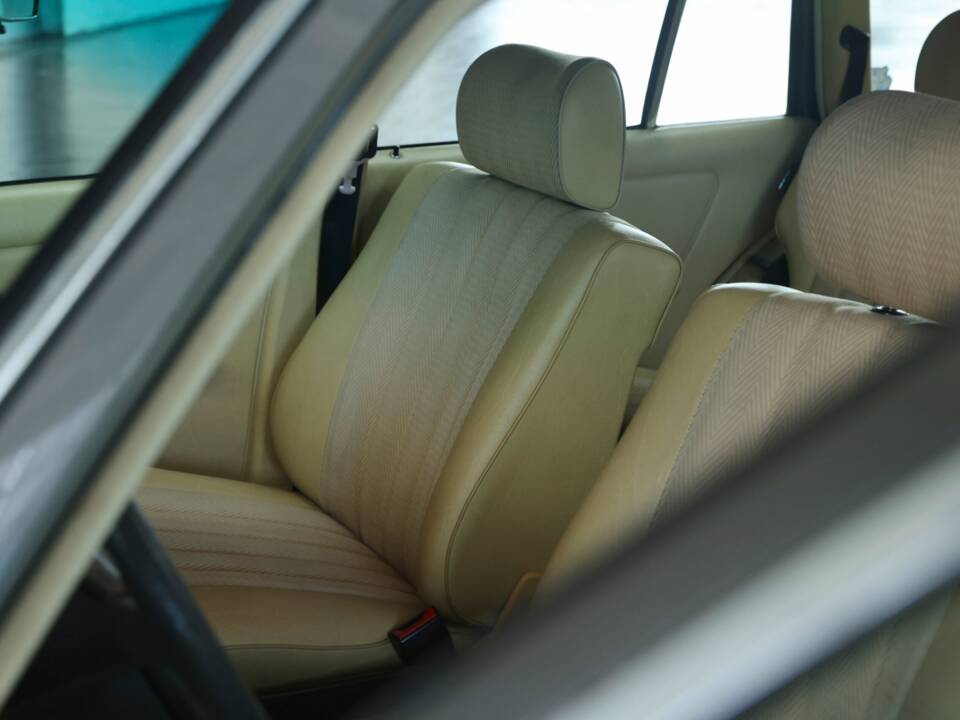 Image 15/49 of Mercedes-Benz 230 TE (1981)