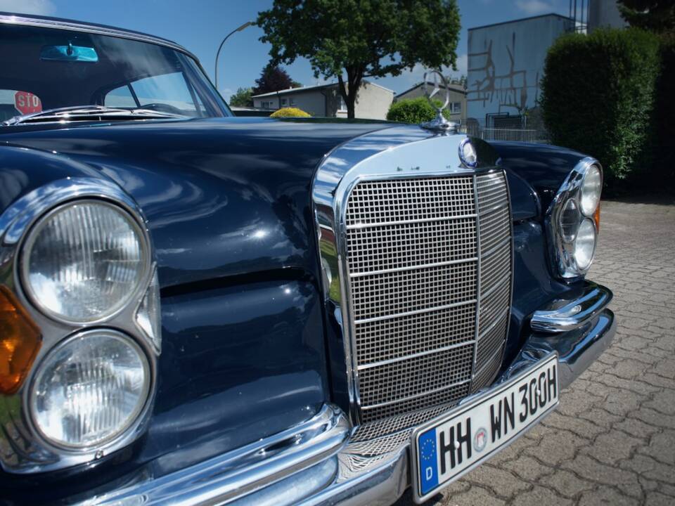 Image 21/39 of Mercedes-Benz 300 SE (1962)