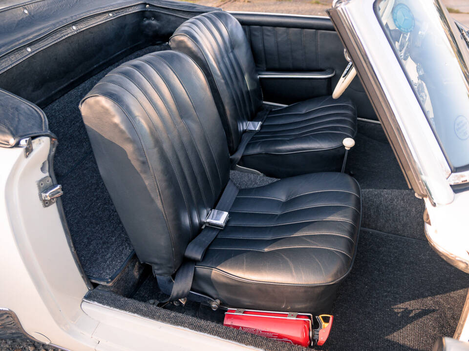 Image 25/42 de Mercedes-Benz 190 SL (1961)