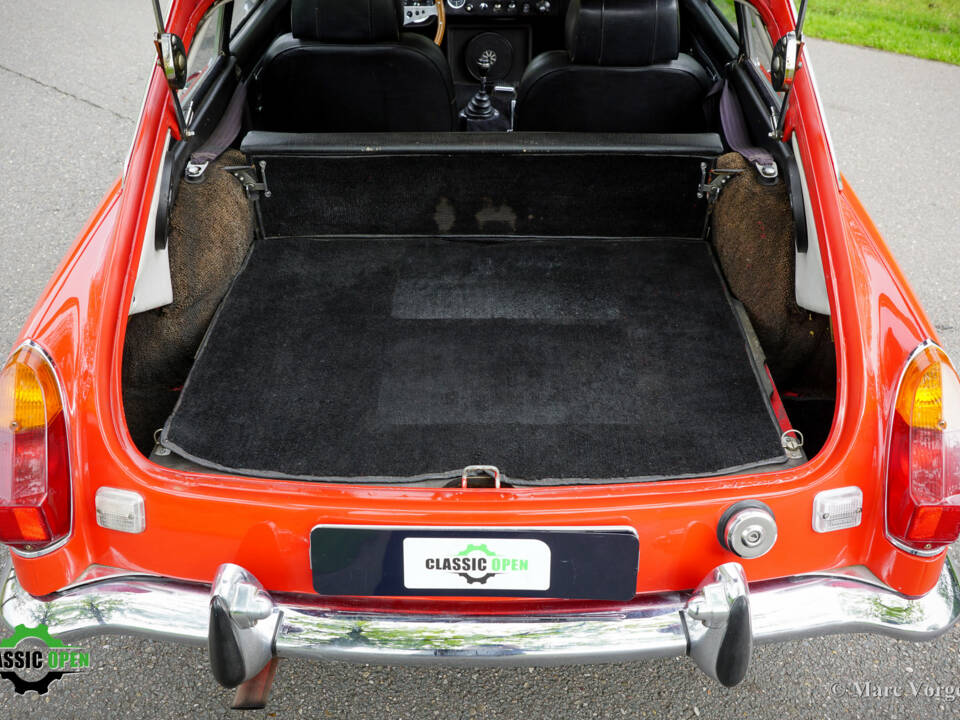Image 45/46 de MG MGB GT V8 (1975)