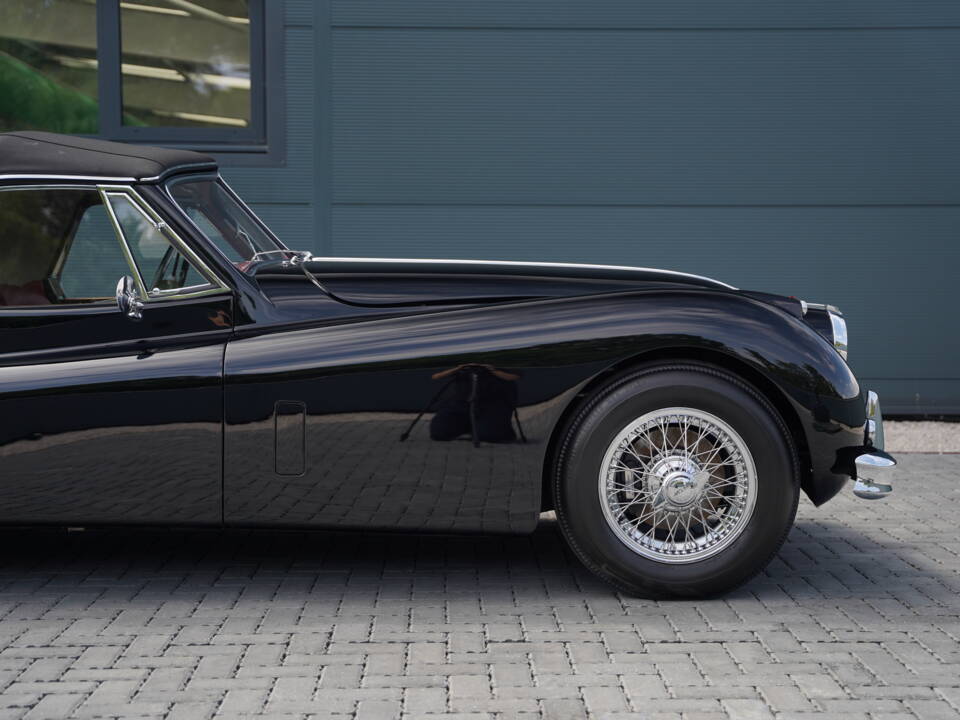Image 36/50 of Jaguar XK 140 DHC (1956)