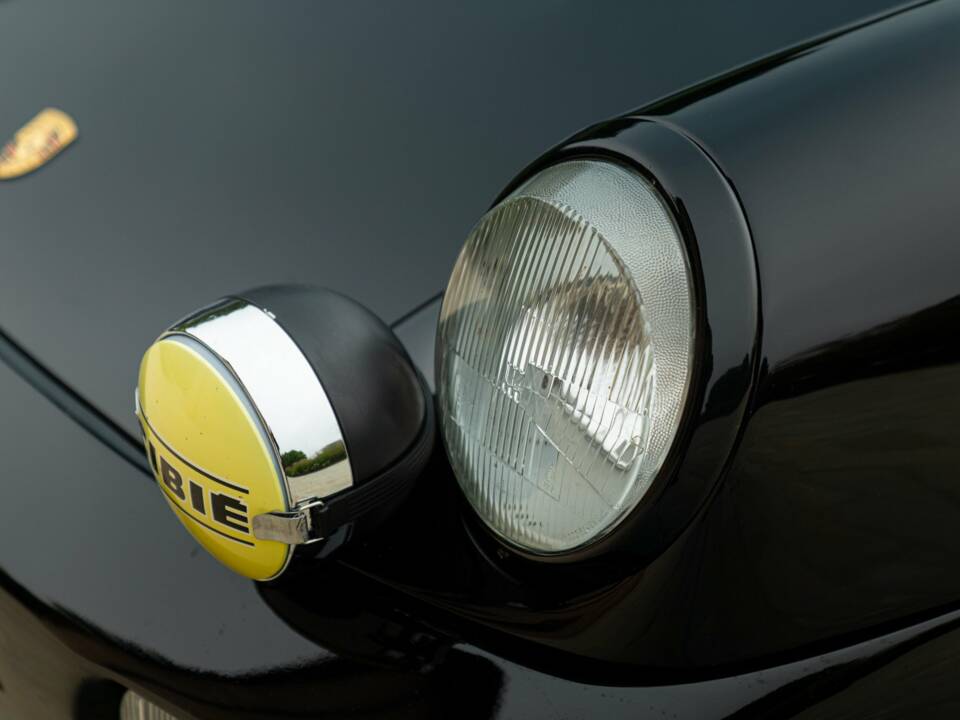 Image 36/50 of Porsche 911 Carrera 3.2 (1986)