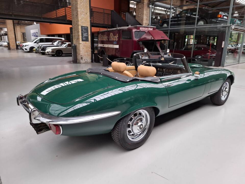 Image 5/29 de Jaguar Type E V12 (1975)