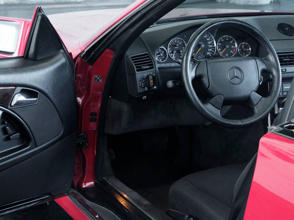 Image 36/50 de Mercedes-Benz SL 500 (1996)