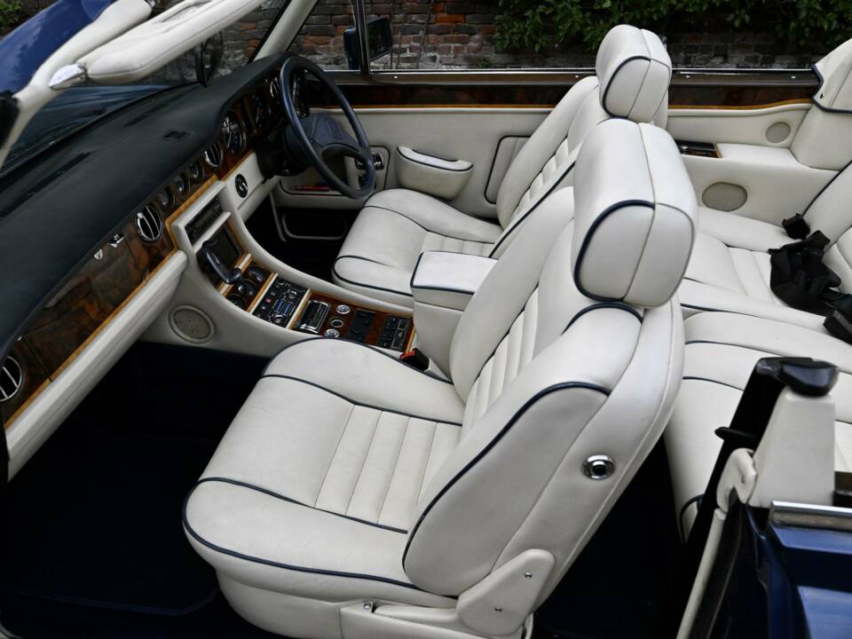 Imagen 35/50 de Rolls-Royce Corniche III (1991)