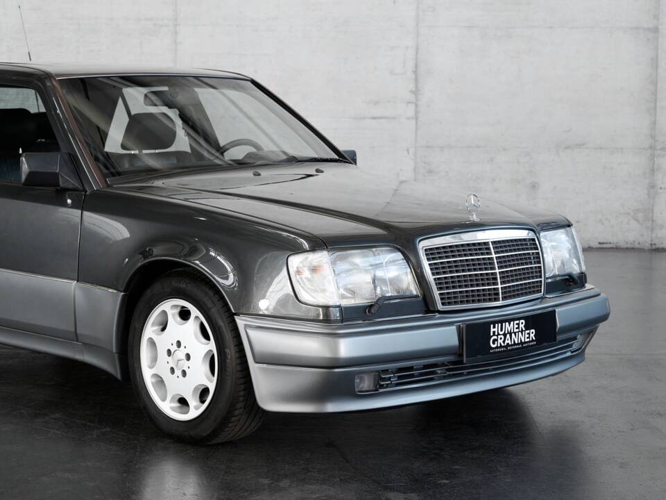 Bild 20/50 von Mercedes-Benz E 500 (1993)