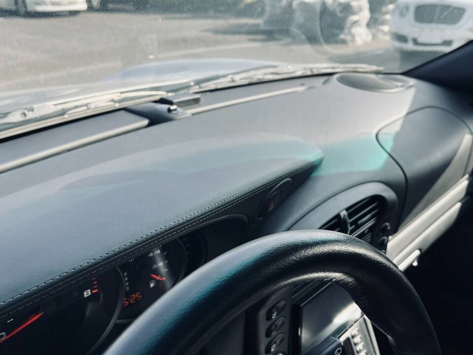 Image 12/39 of Porsche 911 Carrera 4S (2002)