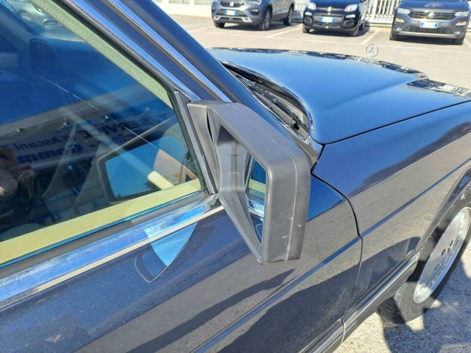 Image 23/50 of Mercedes-Benz 300 SE (1990)