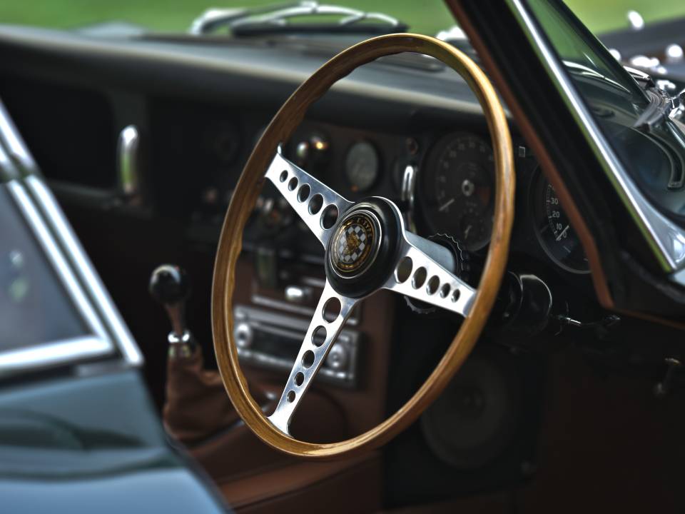 Immagine 26/50 di Jaguar E-Type 4.2 (1965)