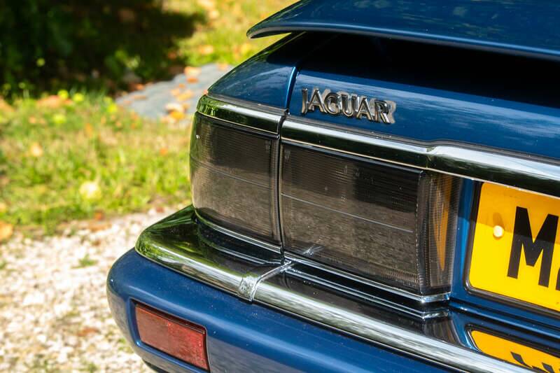Image 25/50 of Jaguar XJS 4.0 Celebration (1994)