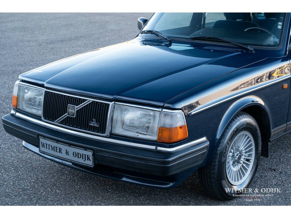 Image 14/28 of Volvo 240 (1992)