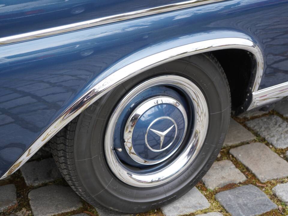 Image 14/14 of Mercedes-Benz 300 SE (1967)