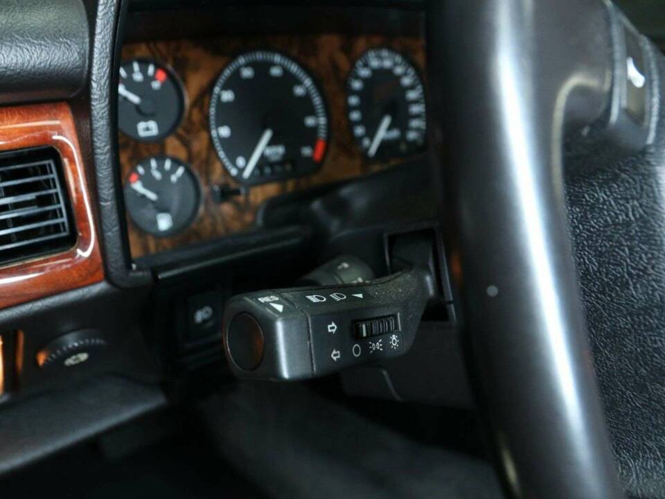 Image 19/50 de Jaguar XJS 5.3 V12 (1992)