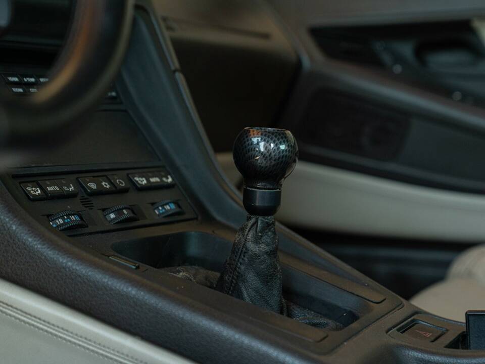 Bild 38/50 von BMW 850i (1990)