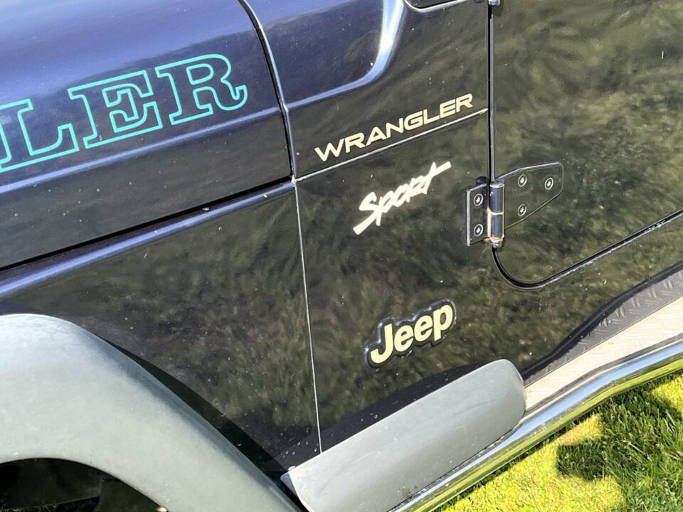 Image 23/38 of Jeep Wrangler Sport Hardtop 2.5 (1997)