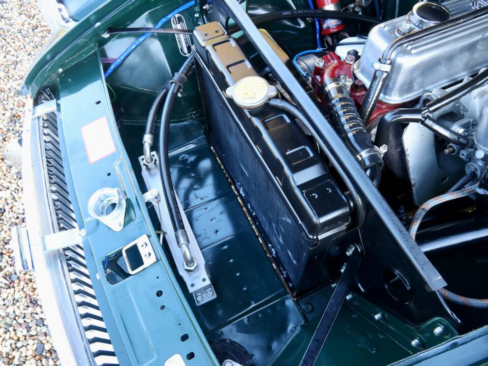 Image 33/50 of MG MGB (1974)
