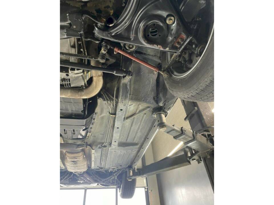 Afbeelding 28/36 van Mercedes-Benz 560 SL (1988)