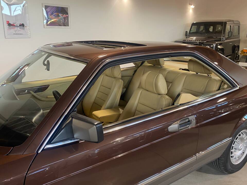 Image 26/63 of Mercedes-Benz 500 SEC (1984)