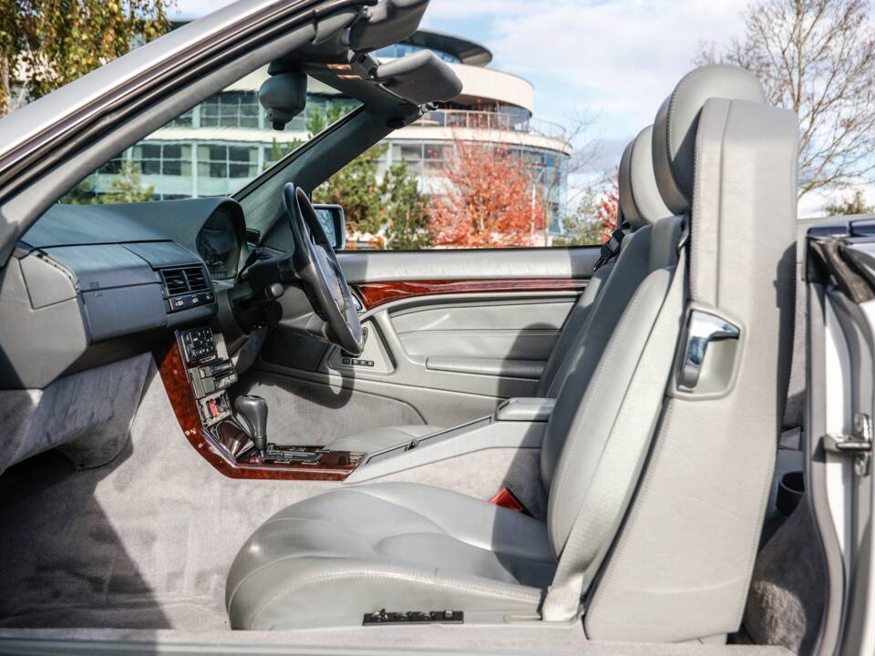 Image 27/43 of Mercedes-Benz SL 500 (1996)