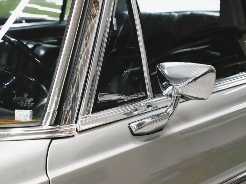 Imagen 15/38 de Mercedes-Benz 300 SEL 3.5 (1970)