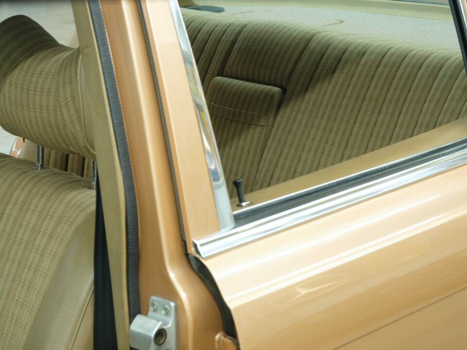 Image 34/50 de Mercedes-Benz 350 SE (1973)