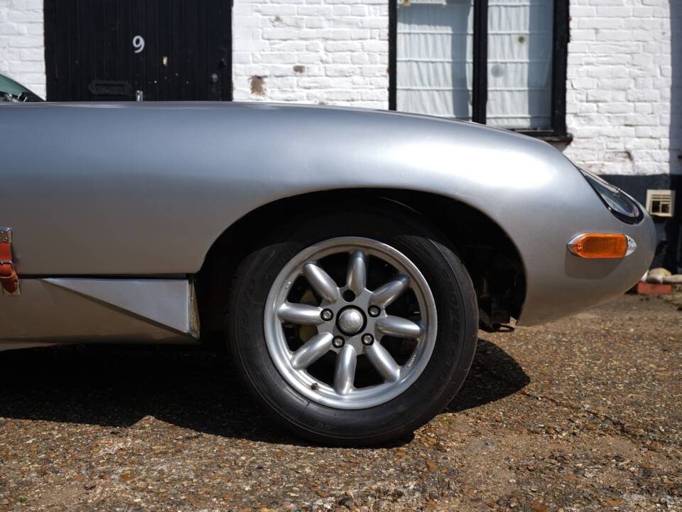 Image 15/50 de Jaguar E-Type "Semi-Lightweight" (1970)