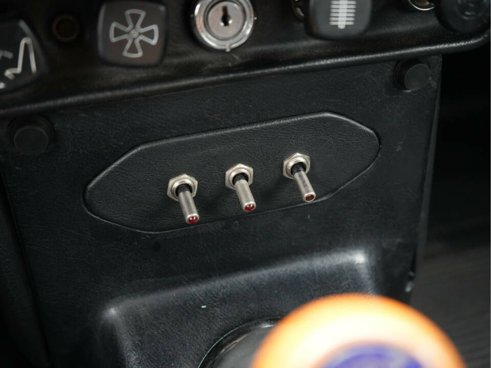 Image 16/33 of Triumph TR 6 (1969)