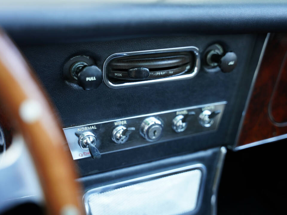 Image 17/50 de Austin-Healey 3000 Mk III (BJ8) (1967)