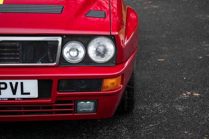 Image 12/50 of Lancia Delta HF Integrale Evoluzione II (1995)