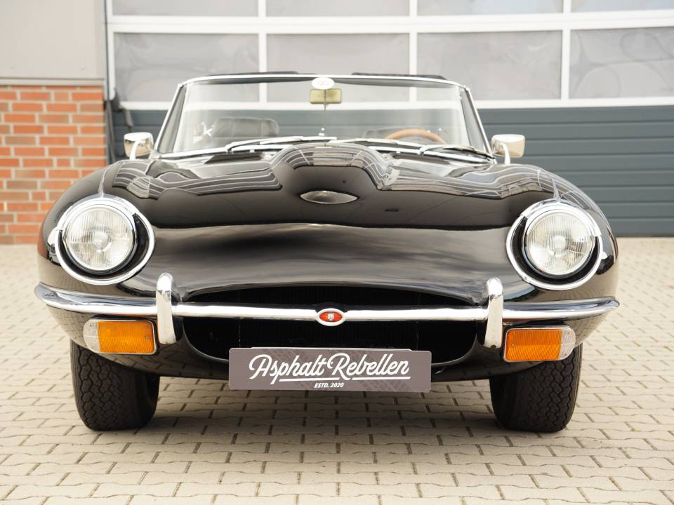 Image 12/41 of Jaguar E-Type (1970)